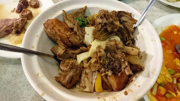 礁溪庄櫻桃谷：宜蘭~礁溪庄 鴨的夢想飛行館 櫻桃谷~櫻桃烤鴨秘製五吃~外皮酥脆肉質軟嫩~滿足您挑剔的味蕾~