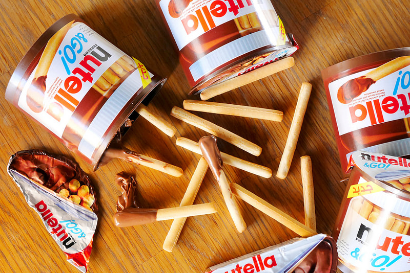 【台中散策食記】能多益巧克力棒隨手杯 Nutella 向上路 SOGO 勤美誠品│西區:全家便利商店與家樂福都有賣~來自德國超人氣巧克力隨手杯超搶手~童趣榛果巧克力醬加麥芽餅乾棒趣味組合吃法~跑了