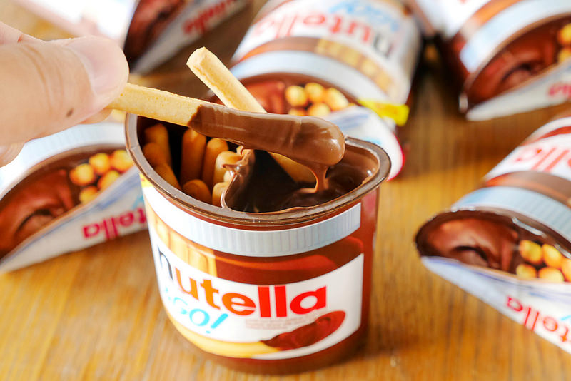 【台中散策食記】能多益巧克力棒隨手杯 Nutella 向上路 SOGO 勤美誠品│西區:全家便利商店與家樂福都有賣~來自德國超人氣巧克力隨手杯超搶手~童趣榛果巧克力醬加麥芽餅乾棒趣味組合吃法~跑了