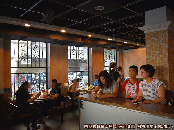 丹丹漢堡06-用餐區.JPG