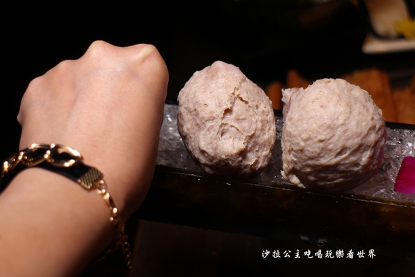 鍋之舞頂級麻辣鴛鴦鍋(林口店)：桃園龜山麻辣鍋/火鍋『鍋之舞頂級麻辣鴛鴦鍋-林口店』現烤鳥蛋/鍋底鴨血.豆腐吃到飽