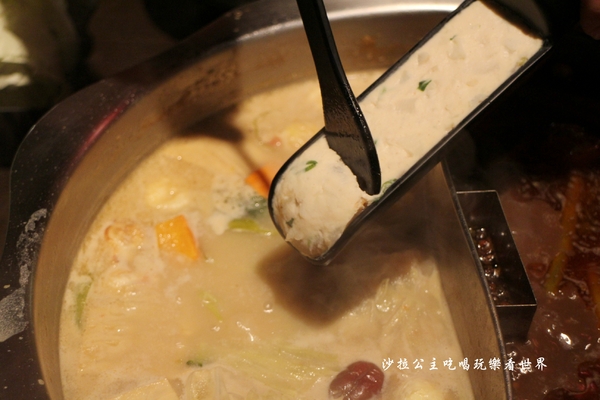 鍋之舞頂級麻辣鴛鴦鍋(林口店)：桃園龜山麻辣鍋/火鍋『鍋之舞頂級麻辣鴛鴦鍋-林口店』現烤鳥蛋/鍋底鴨血.豆腐吃到飽