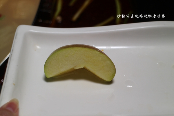 鍋之舞頂級麻辣鴛鴦鍋(林口店)：桃園龜山麻辣鍋/火鍋『鍋之舞頂級麻辣鴛鴦鍋-林口店』現烤鳥蛋/鍋底鴨血.豆腐吃到飽