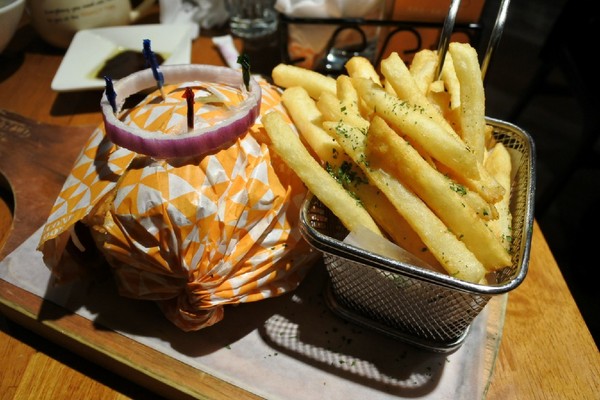 Second Floor Cafe 貳樓餐廳(公益店):【台中.美食】Second Floor Cafe 貳樓餐廳 ❤ 早午餐漢堡三明治樂活飯義大利麵比薩甜點選擇超級多 Second Floor Cafe 貳樓餐廳(公益店):【台中.美食】Second Floor Cafe 貳樓餐廳 ❤ 早午餐漢堡三明治樂活飯義大利麵比薩甜點選擇超級多