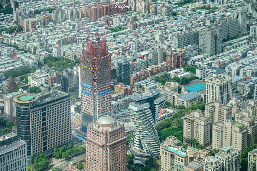 ｜台北景點｜101觀景台，搭乘星空電梯登上89樓觀景台，眺望整個台北地區景色 - Hallo！Im 婷兒
