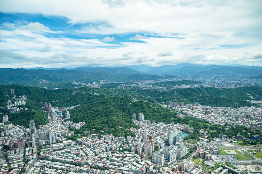 ｜台北景點｜101觀景台，搭乘星空電梯登上89樓觀景台，眺望整個台北地區景色 - Hallo！Im 婷兒