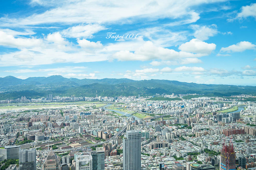 ｜台北景點｜101觀景台，搭乘星空電梯登上89樓觀景台，眺望整個台北地區景色 - Hallo！Im 婷兒