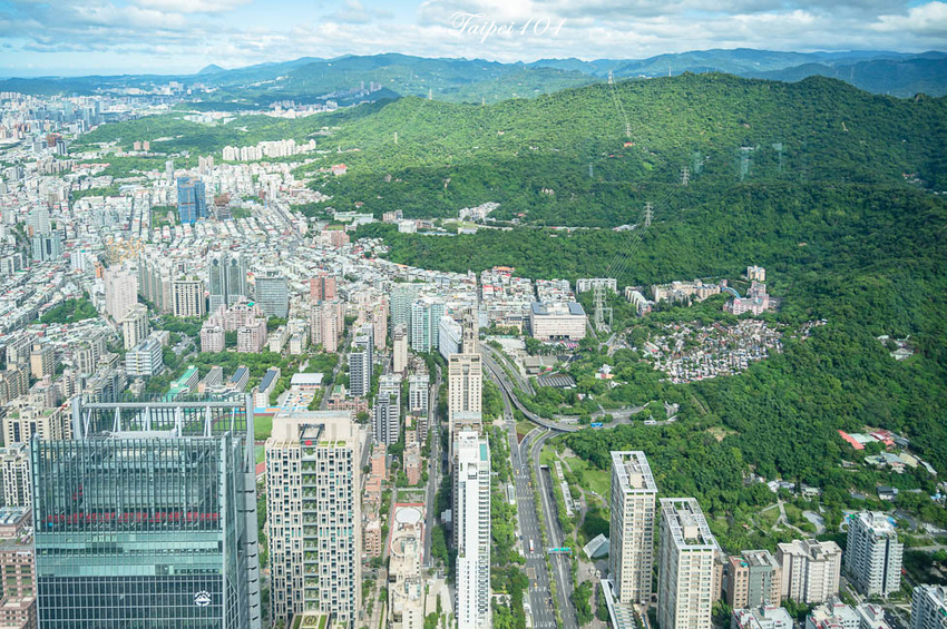 ｜台北景點｜101觀景台，搭乘星空電梯登上89樓觀景台，眺望整個台北地區景色 - Hallo！Im 婷兒