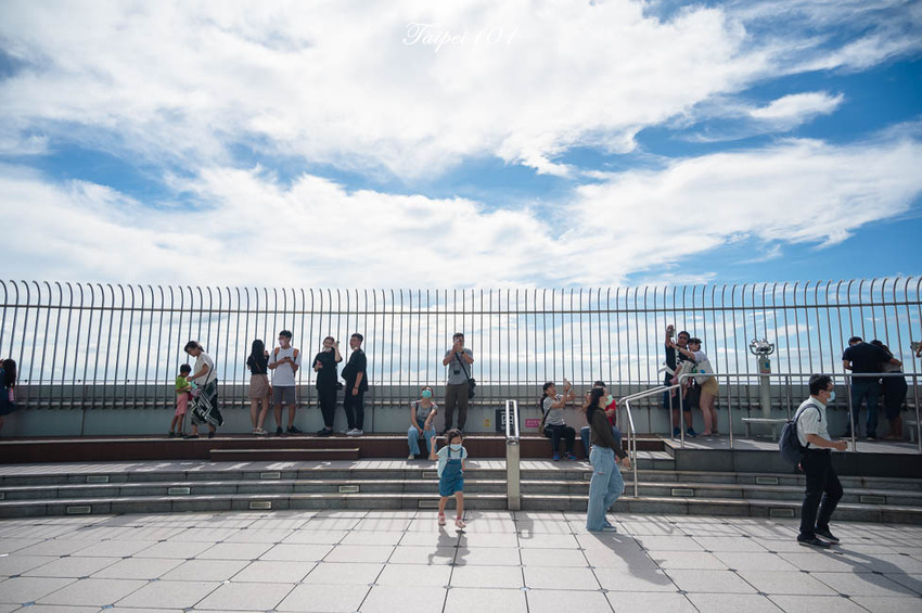 ｜台北景點｜101觀景台，搭乘星空電梯登上89樓觀景台，眺望整個台北地區景色 - Hallo！Im 婷兒