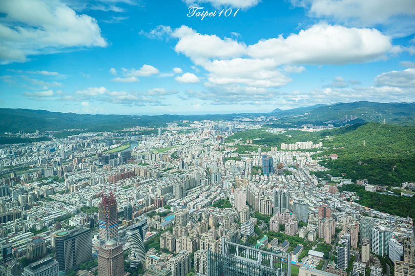 ｜台北景點｜101觀景台，搭乘星空電梯登上89樓觀景台，眺望整個台北地區景色 - Hallo！Im 婷兒