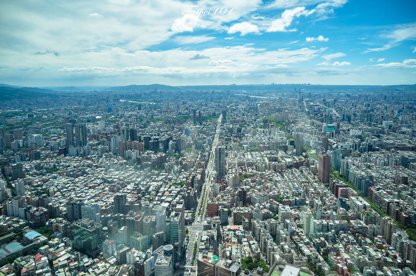 ｜台北景點｜101觀景台，搭乘星空電梯登上89樓觀景台，眺望整個台北地區景色 - Hallo！Im 婷兒