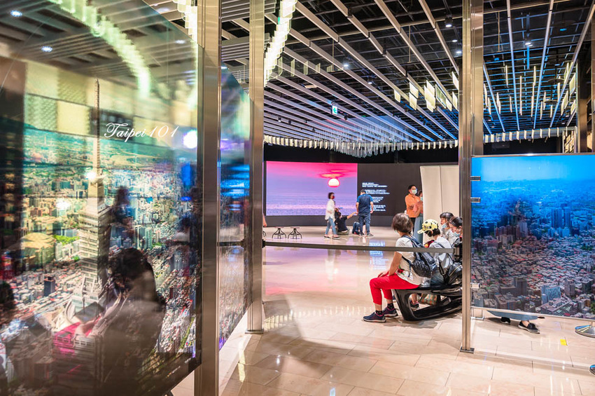 ｜台北景點｜101觀景台，搭乘星空電梯登上89樓觀景台，眺望整個台北地區景色 - Hallo！Im 婷兒