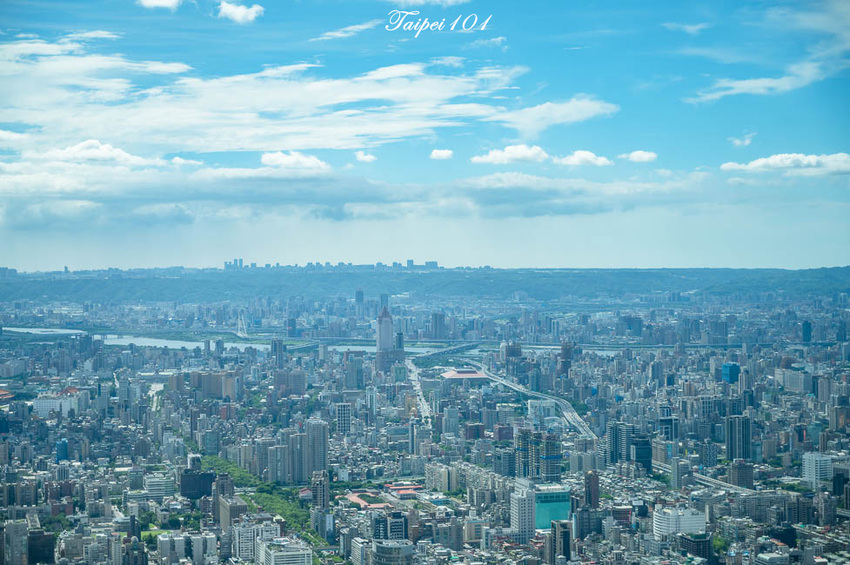 ｜台北景點｜101觀景台，搭乘星空電梯登上89樓觀景台，眺望整個台北地區景色 - Hallo！Im 婷兒