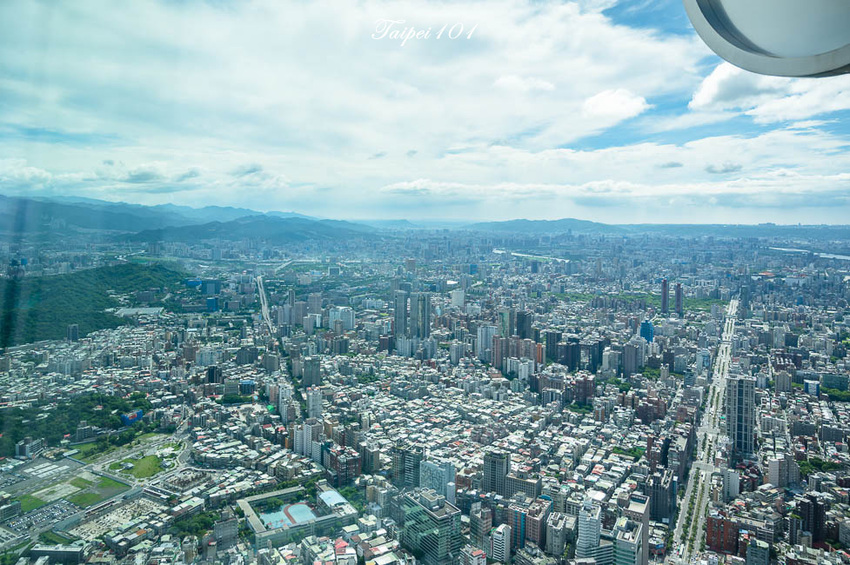 ｜台北景點｜101觀景台，搭乘星空電梯登上89樓觀景台，眺望整個台北地區景色 - Hallo！Im 婷兒