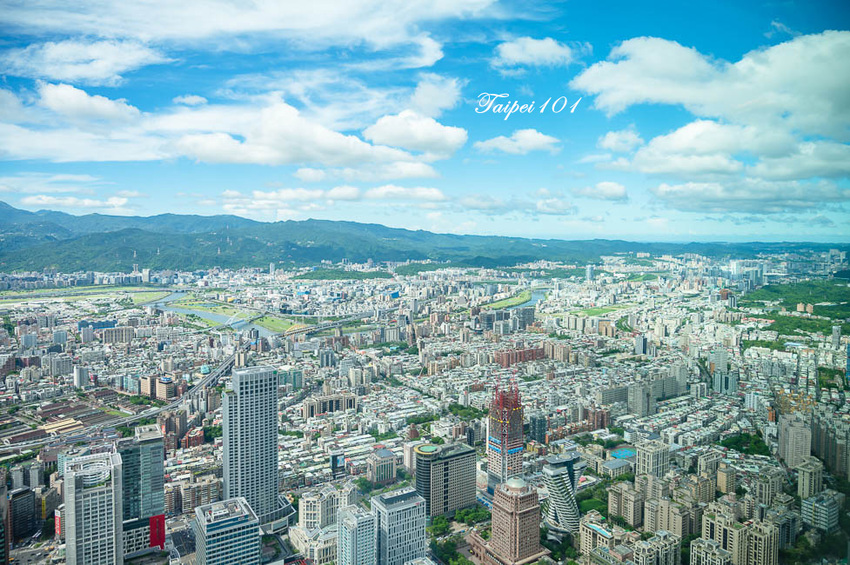 ｜台北景點｜101觀景台，搭乘星空電梯登上89樓觀景台，眺望整個台北地區景色 - Hallo！Im 婷兒