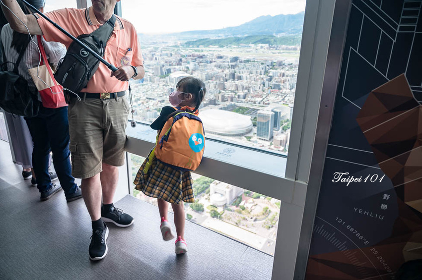 ｜台北景點｜101觀景台，搭乘星空電梯登上89樓觀景台，眺望整個台北地區景色 - Hallo！Im 婷兒