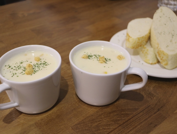 高雄 三民。Zone Café 弄咖啡，嫻靜巷弄轉角美食