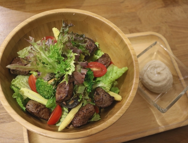 高雄 三民。Zone Café 弄咖啡，嫻靜巷弄轉角美食