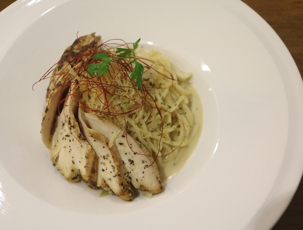 高雄 三民。Zone Café 弄咖啡，嫻靜巷弄轉角美食