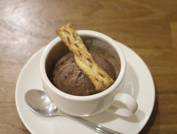 高雄 三民。Zone Café 弄咖啡，嫻靜巷弄轉角美食