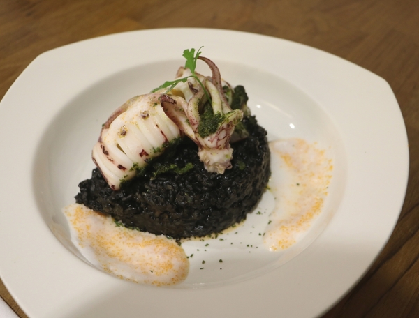 高雄 三民。Zone Café 弄咖啡，嫻靜巷弄轉角美食