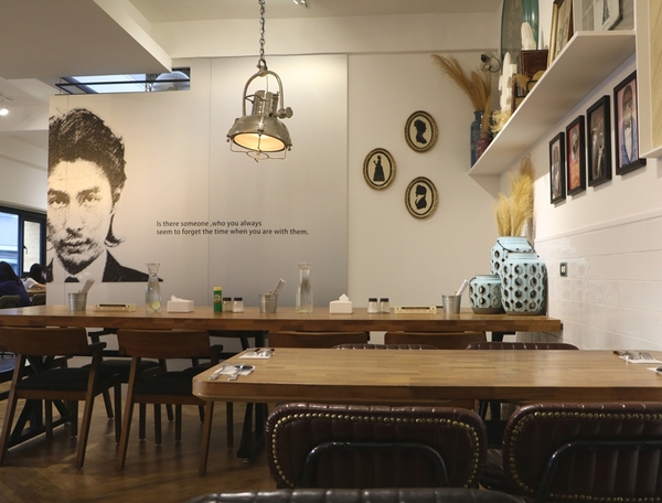 高雄 三民。Zone Café 弄咖啡，嫻靜巷弄轉角美食