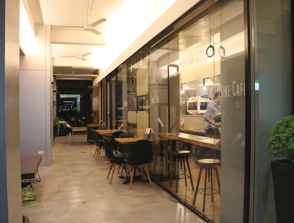 高雄 三民。Zone Café 弄咖啡，嫻靜巷弄轉角美食