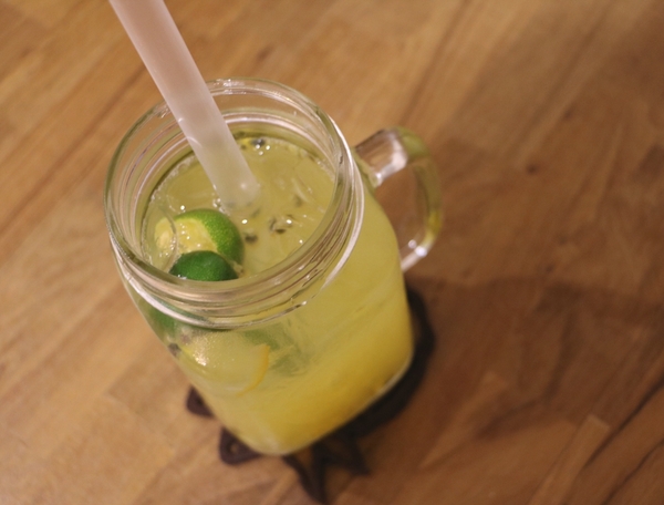 高雄 三民。Zone Café 弄咖啡，嫻靜巷弄轉角美食