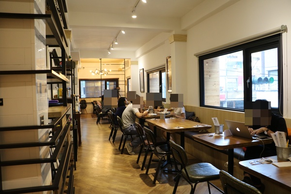 高雄 三民。Zone Café 弄咖啡，嫻靜巷弄轉角美食