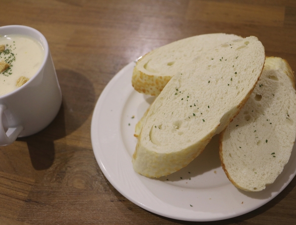 高雄 三民。Zone Café 弄咖啡，嫻靜巷弄轉角美食