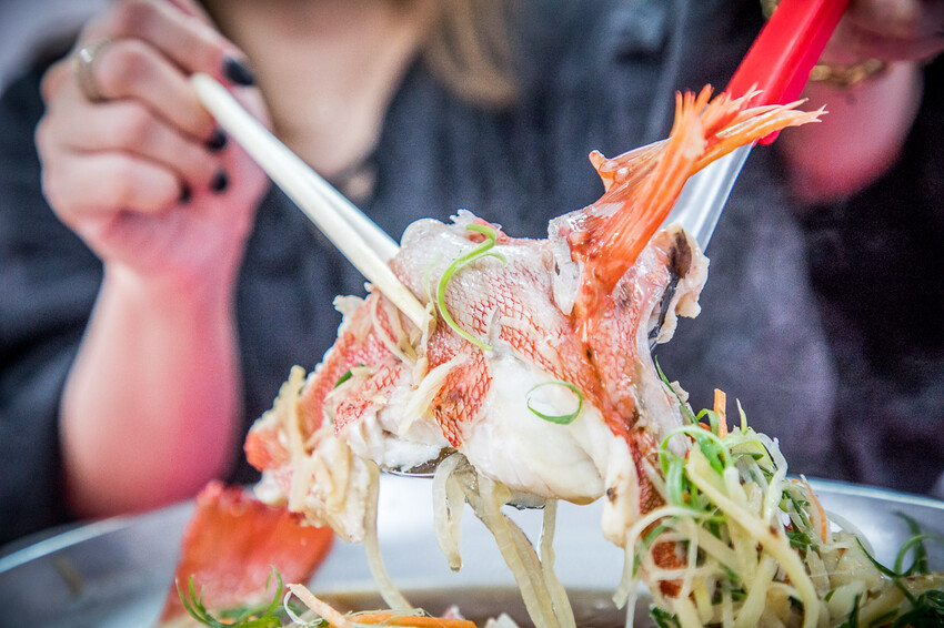 屏東縣恆春鎮後壁湖阿興生魚片｜半買半相送！40片厚切生魚片竟然只要200元