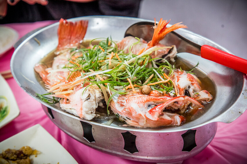 屏東縣恆春鎮後壁湖阿興生魚片｜半買半相送！40片厚切生魚片竟然只要200元