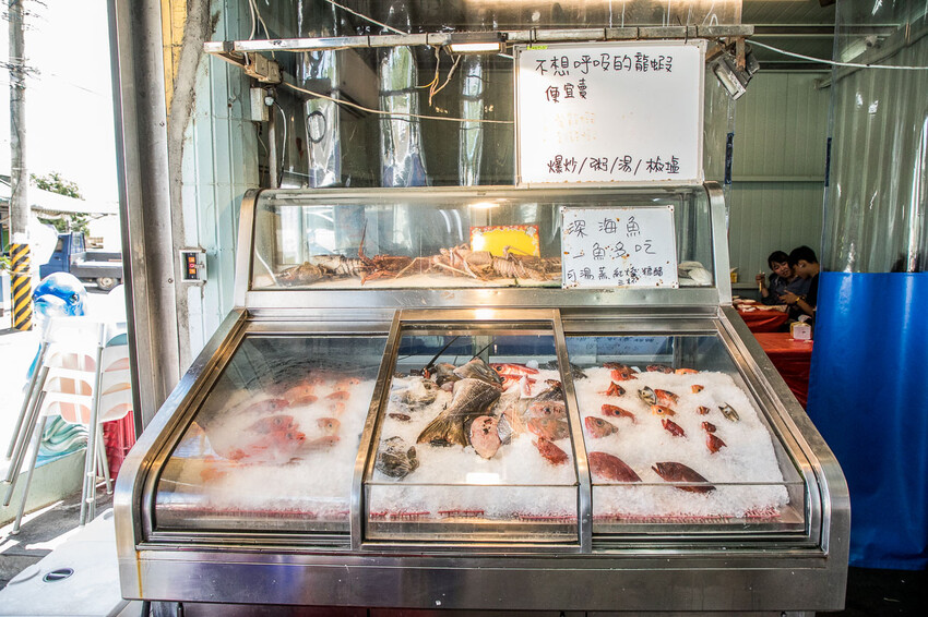 屏東縣恆春鎮後壁湖阿興生魚片｜半買半相送！40片厚切生魚片竟然只要200元