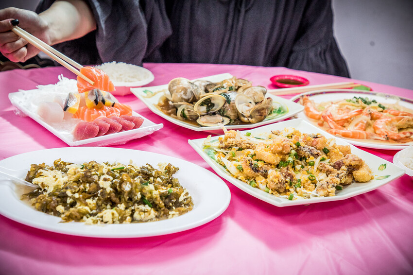 屏東縣恆春鎮後壁湖阿興生魚片｜半買半相送！40片厚切生魚片竟然只要200元