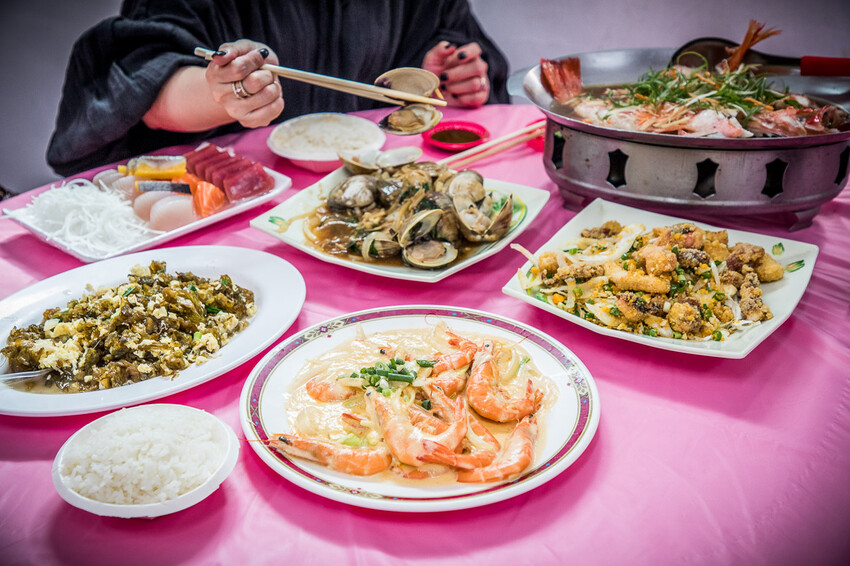 屏東縣恆春鎮後壁湖阿興生魚片｜半買半相送！40片厚切生魚片竟然只要200元