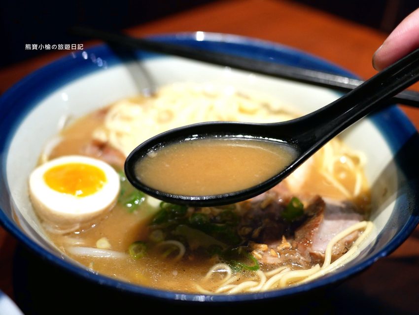【新竹美食】麵堂拉麵專賣店,新竹動物園旁必吃平價拉麵店,除了日式拉麵還有麻油雞拉麵!內文附詳細菜單介紹。 @熊寶小榆の旅遊日記