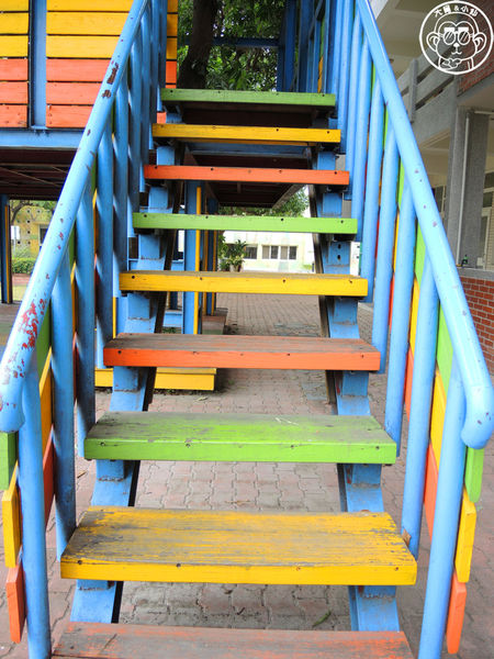 村東國小：作伙來企投【彰化大村･村東國小】像童話繪本的社區閱讀中心