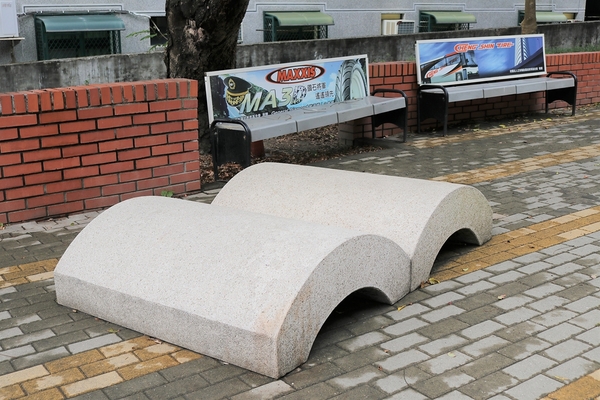 村東國小-幾米：【彰化大村景點】村東國小~童話故事繪本般的森林小屋，享受大書牆中的虛擬世界