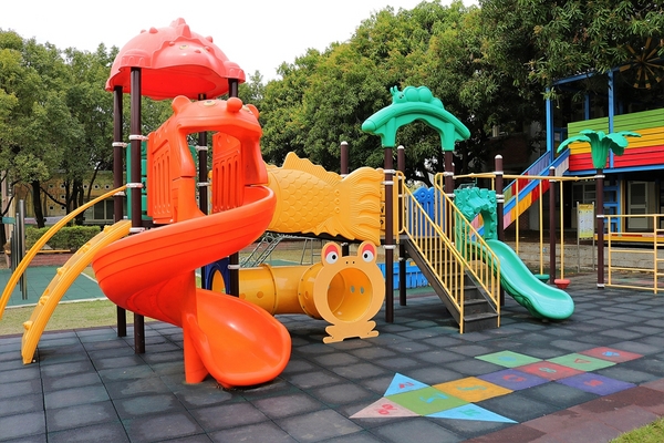 村東國小-幾米：【彰化大村景點】村東國小~童話故事繪本般的森林小屋，享受大書牆中的虛擬世界