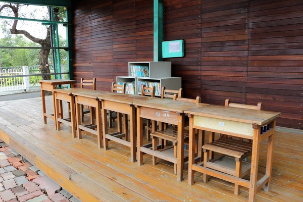 村東國小-幾米：【彰化大村景點】村東國小~童話故事繪本般的森林小屋，享受大書牆中的虛擬世界