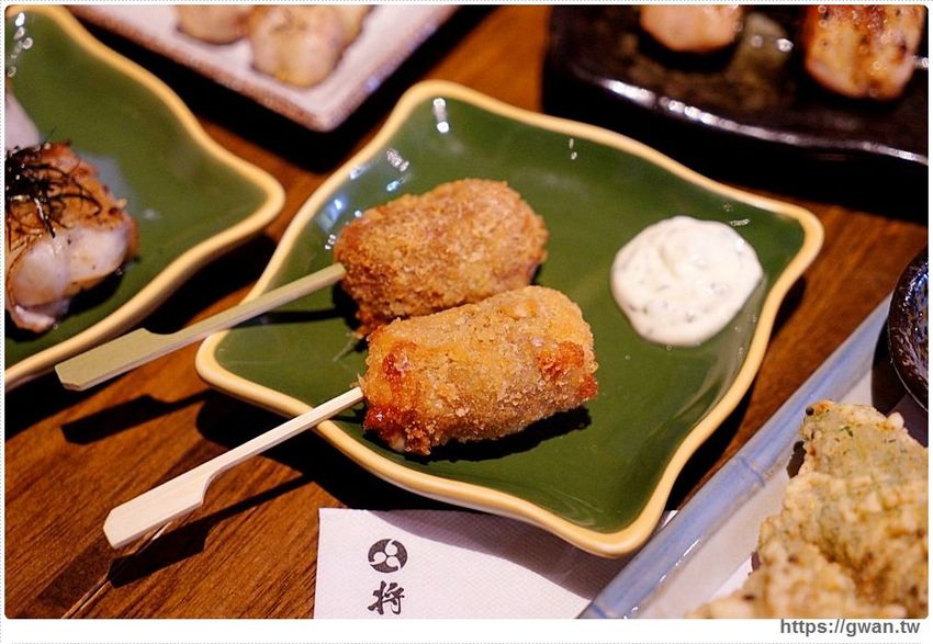 台中巨無霸生蠔在這裡！營業到凌晨2點、現點現烤宵夜串燒，想吃記得先預訂～