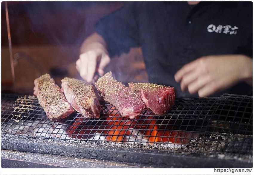 台中巨無霸生蠔在這裡！營業到凌晨2點、現點現烤宵夜串燒，想吃記得先預訂～