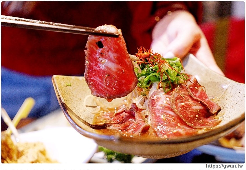 台中巨無霸生蠔在這裡！營業到凌晨2點、現點現烤宵夜串燒，想吃記得先預訂～