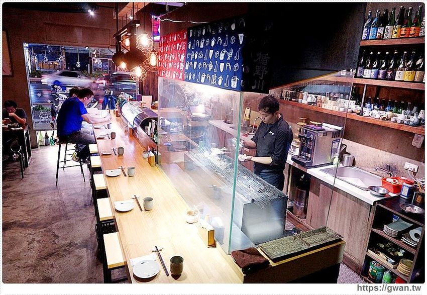 台中巨無霸生蠔在這裡！營業到凌晨2點、現點現烤宵夜串燒，想吃記得先預訂～