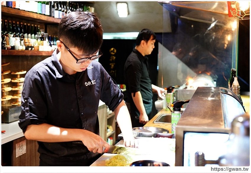 台中巨無霸生蠔在這裡！營業到凌晨2點、現點現烤宵夜串燒，想吃記得先預訂～