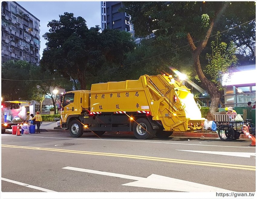 台中巨無霸生蠔在這裡！營業到凌晨2點、現點現烤宵夜串燒，想吃記得先預訂～