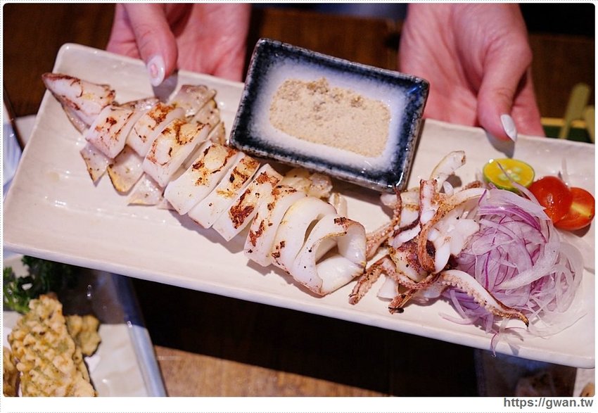 台中巨無霸生蠔在這裡！營業到凌晨2點、現點現烤宵夜串燒，想吃記得先預訂～