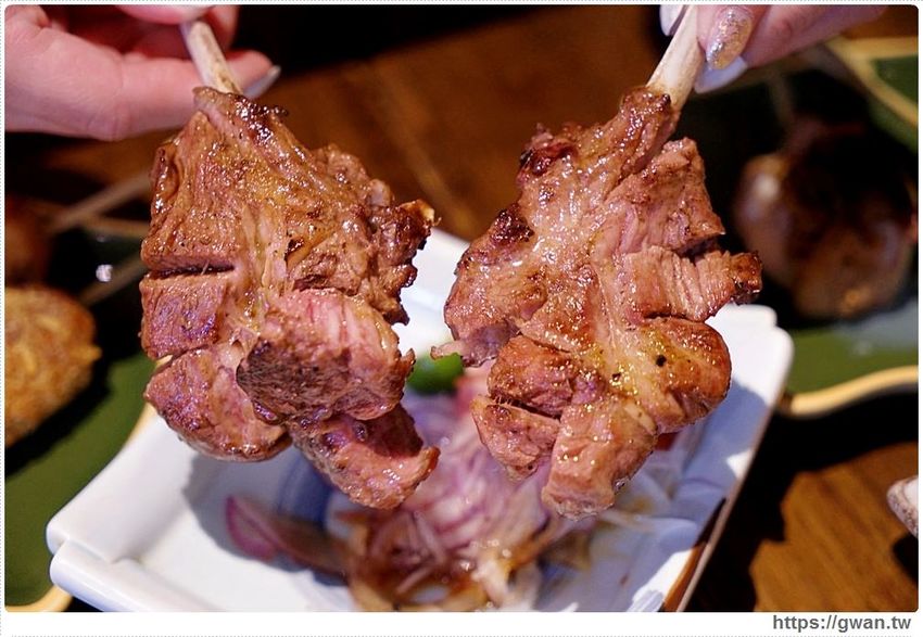 台中巨無霸生蠔在這裡！營業到凌晨2點、現點現烤宵夜串燒，想吃記得先預訂～