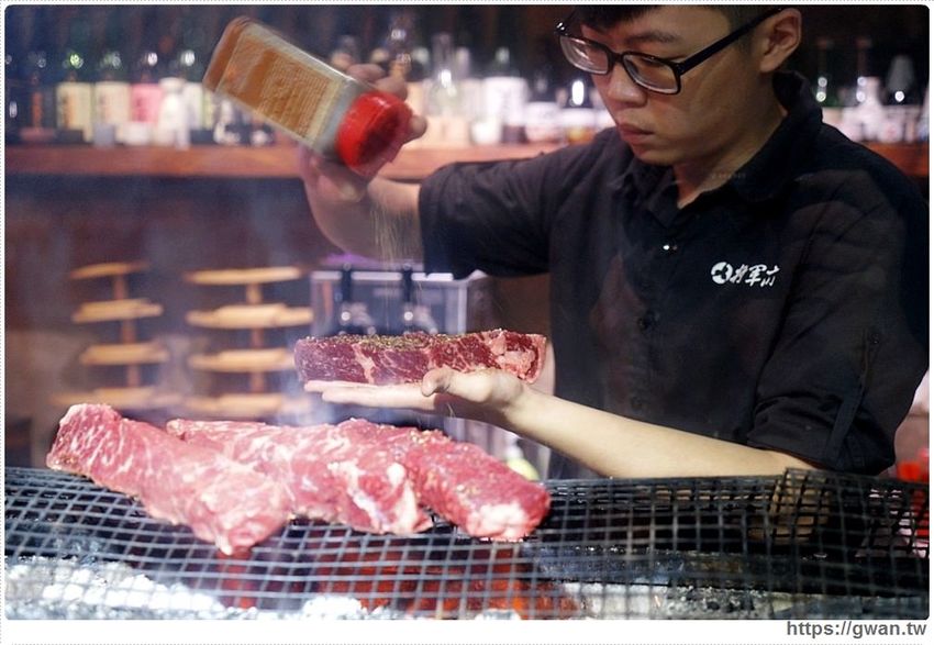 台中巨無霸生蠔在這裡！營業到凌晨2點、現點現烤宵夜串燒，想吃記得先預訂～