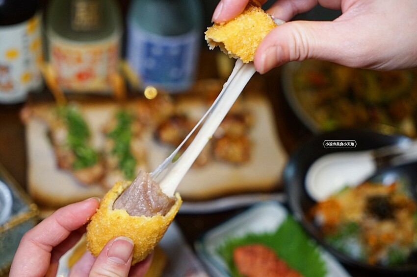 浮誇！巨無霸生蠔大口吃真囂張！除了多樣串燒、炸物，還有與日本同步清酒，營業到凌晨兩點宵夜好去處～～